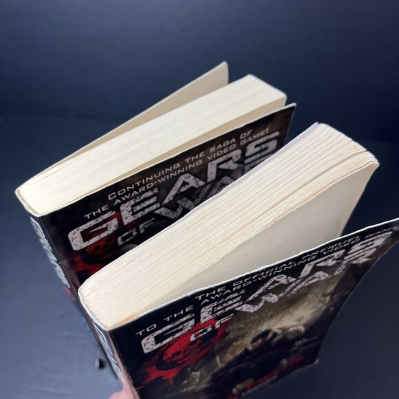 Lot Of 2 Gears Of War Aspho Fields / Jacinto’s Remnant By Karen Traviss SC US - Picture 5 of 16